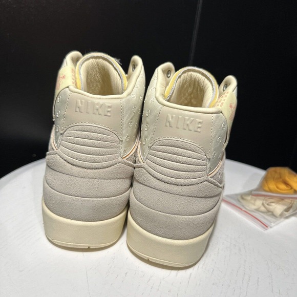 Athletic_Shoes